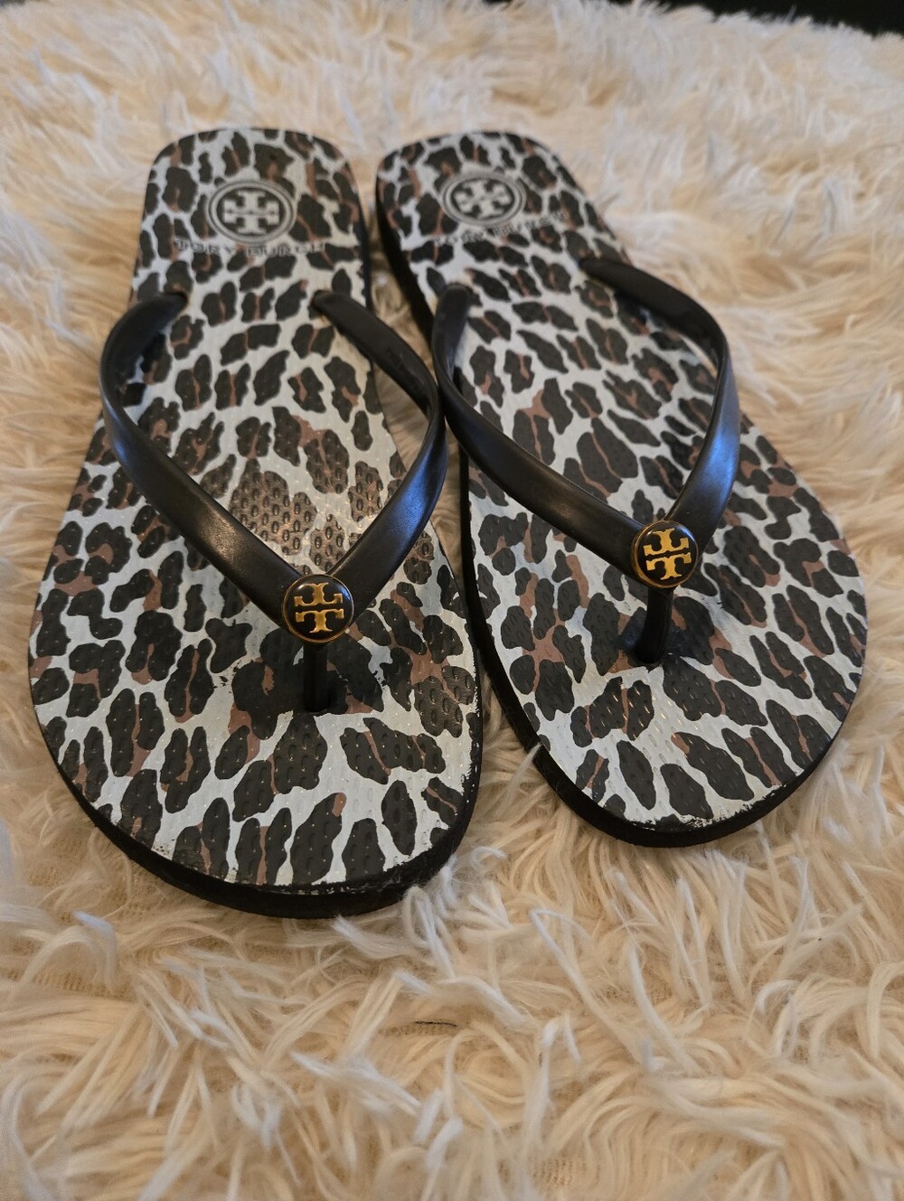 TORY BURCH Leopard Print GOLD LOGO Flip Flop BEACH SANDALS - Women’s Size 8 US